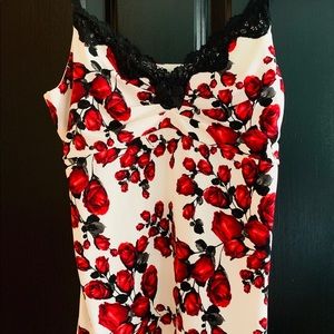 Gorgeous White House Black Market Cami / Tank